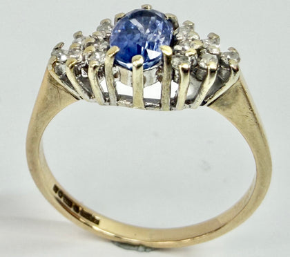 9ct yellow cluster ring with blue stone K 1/2