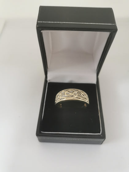 9K Gold, Diamond Ring, 375 Hallmarked, 6.40Grams, Size: V, Box Included.