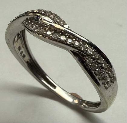 9CT WHITE GOLD & DIAMOND RING SIZE O