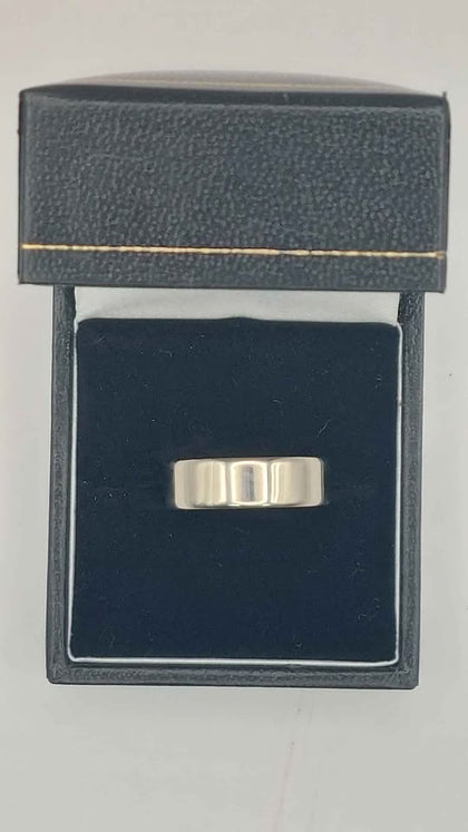 14ct white gold ring 4.0g size p