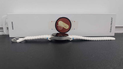 Samsung Galaxy watch7 40mm 4G SM-L205 cream Boxed with charger in excellent condition