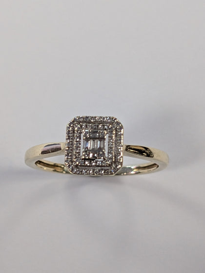 9ct Gold Square Cluster Diamond Ring - Size P