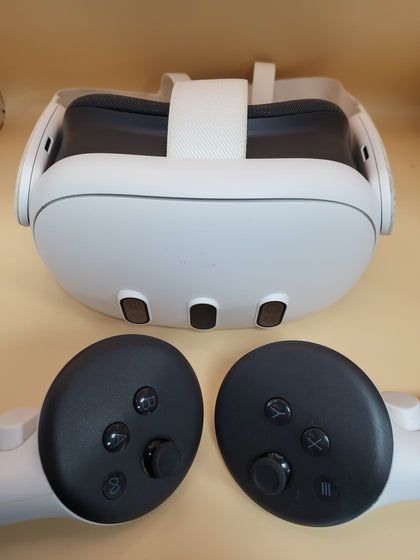 Meta Quest 3S Headset - 128 GB with Controllers