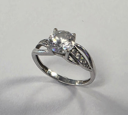 9ct White gold Cz Ring - size I 1/2