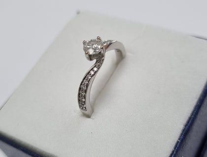18ct White Gold Diamond Ring size L