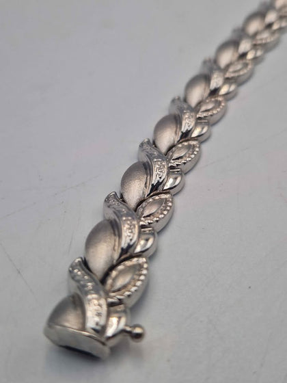 9ct White Gold Leaf Shaped Bracelet - 14.5 Grams - 8