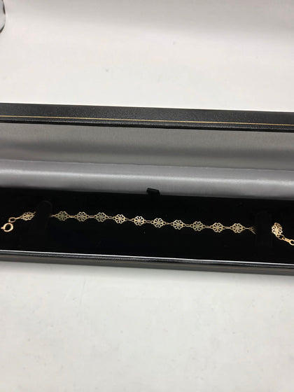 9K HALLMARKED (375) GOLD flower bracelet , 2.2grams