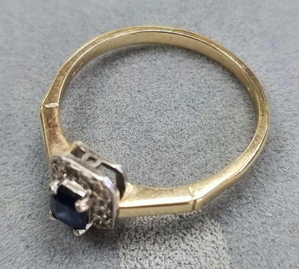 9ct Gold Diamond / Sapphire Ring 