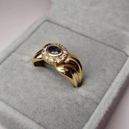 18ct Gold Ring with Diamond and Sapphire Size P 1/2