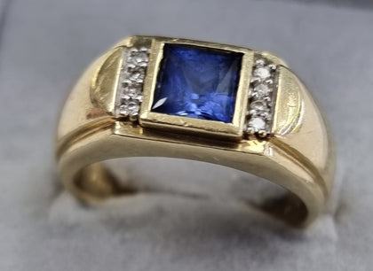 9ct Gold Diamond/Sapphire Ring Size 