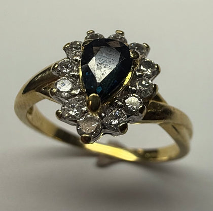 18CT GOLD RING WITH DIAMOND AND SAPPHIRE SIZE O