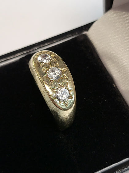 9ct Yellow Gold Ring with Clear Stones - Size N - 3.00g