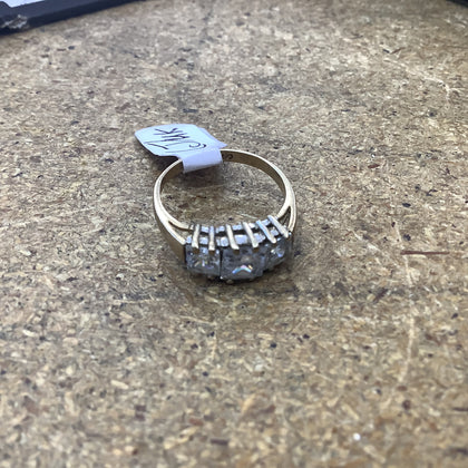 9ct gold ring with 3 cubic zirconia