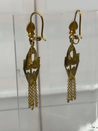 22K gold earrings hallmarked 5.39G **preowned **