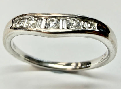 18ct White Gold Wishbone Ring size 0 1/2