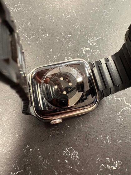 Apple Watch Series 9 (metal strap)