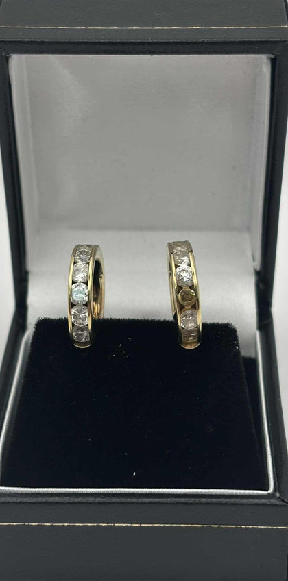 9K gold earring's 2.53g with white stone's ** one stone missing ref pic **