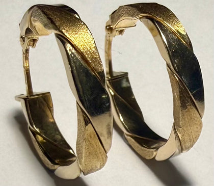 18ct Gold Patterned Hoop Earrings