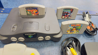 Nintendo 64 Console + 3 games