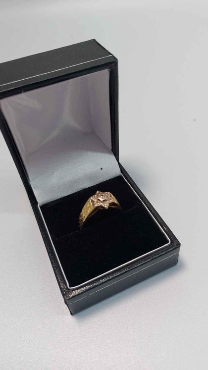 18ct Yellow Gold (750) Ladies Ring With Diamond Stone - Size M - 4.40 Grams