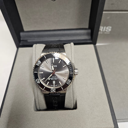 Oris Aquis Date Automatic Watch - Black with rubber strap