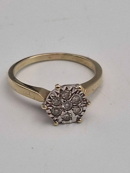 9ct Yellow Gold CZ Cluster Ring - 2.91 Grams - Size Q