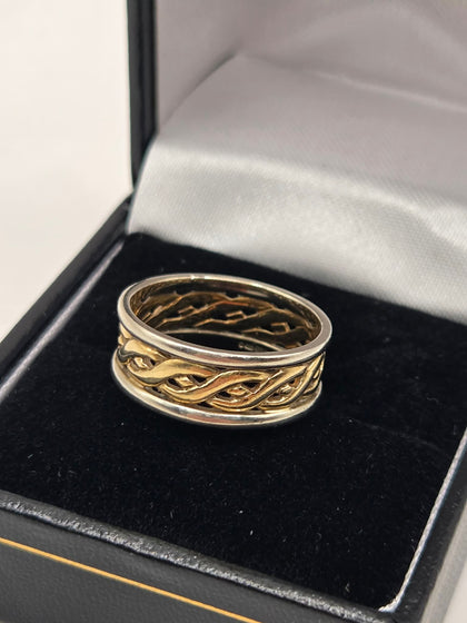 9 ct Hallmarked Celtic Two Tone gold ring size o -3.5 grams