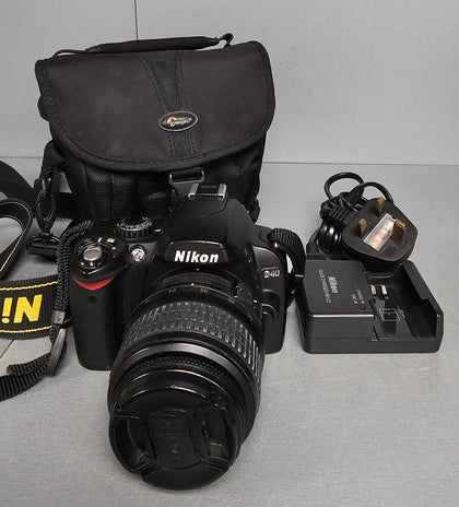 Nikon D40 6.1MP Digital SLR Camera Kit with 18-55mm f/3.5-5.6G Ed II