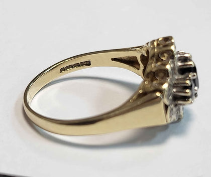 9ct Yellow Gold Ring with Clear And Black Stones - 3.53G - Size O - Hallmarked
