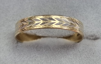 9ct Gold Two Tone Ring Size 