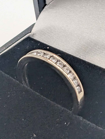 18ct White Gold Ladies Ring With 0.28ct Diamond Stone - 2.32 Grams - Size L