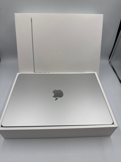 Apple MacBook Air 13” M3 Laptop 1 cycle