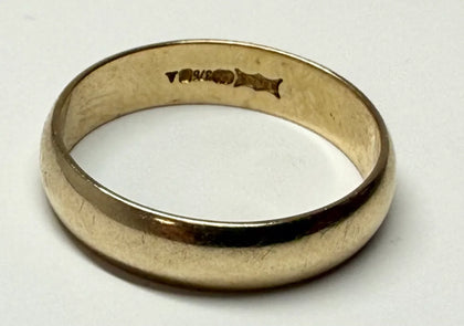 9ct yellow gold wedding band ring size M