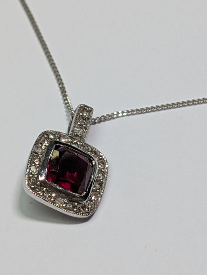 9CT WHITE GOLD NECKLACE & DIAMOND/RED STONE PENDANT