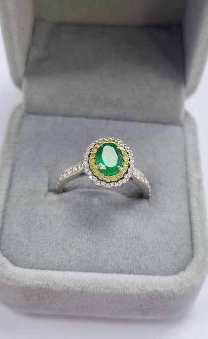 14ct gold ring diamond/green stone size S