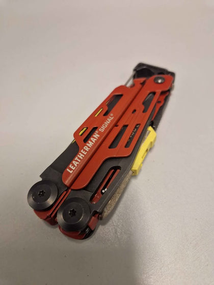 Leatherman Signal - Crimson