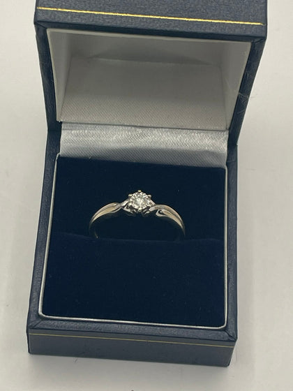 9ct White Gold Ring With Clear Stone - T