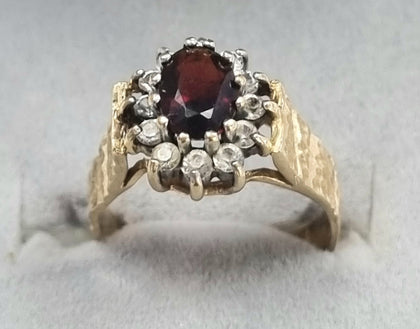 9ct Gold ring Red / Clear Stones Size K