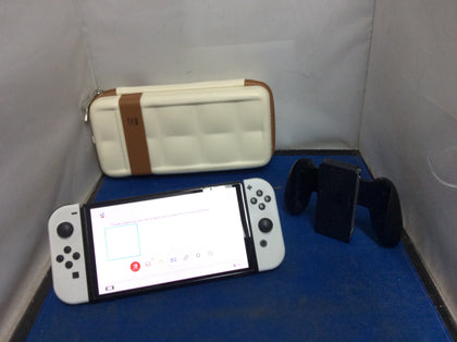 Nintendo Switch Oled + Case