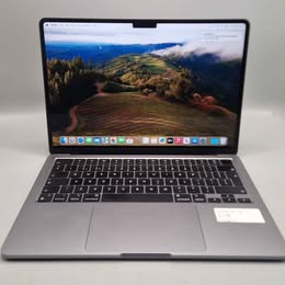 Macbook Air 13.6-inch 256GB SSD wit lh Apple M2 Chip comes boxed with Charger and Cable