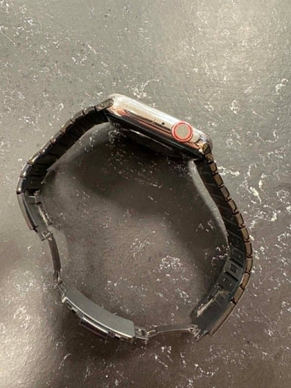 Apple Watch Series 9 (metal strap)