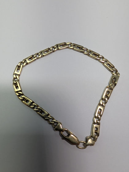 9ct Gold Figure Of Eight Bracelet