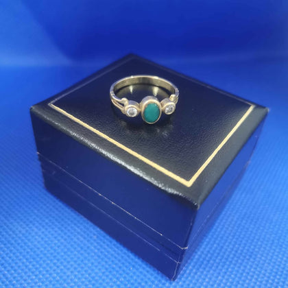 9ct Triple Stone Gold Ring (375 Hallmarked & Tested) Size:M, Weight: :2 Grams -- Box Included