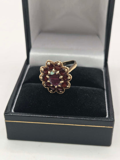 9k Hallmarked gold ring , red stone flower - 3.7 grams size o