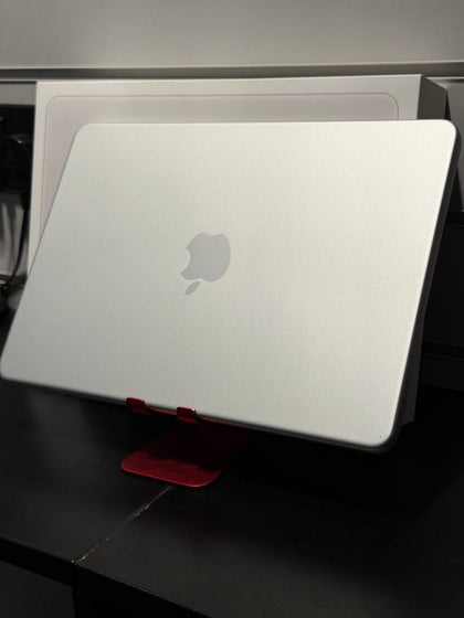 MacBook Neo 17,5 With TouchID - 32 Cycle Count - 100% Battery Health
