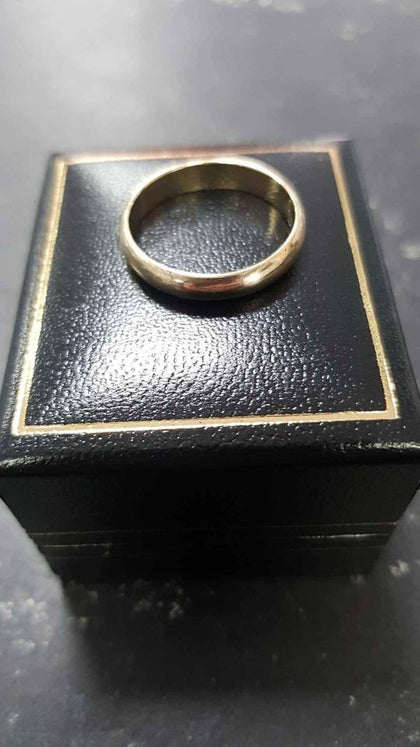 9ct gold ring weight 3.4g,size t..