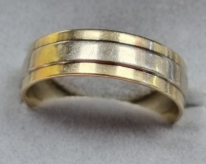 9ct Gold 2 Tone Ring ~ 