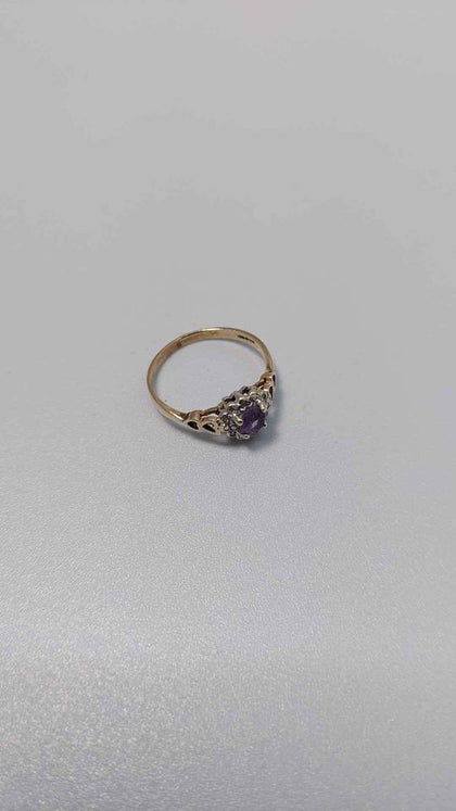 9ct Yellow Gold Ring With DIA Stones & Purple Stone - 1.99 Grams - Size R