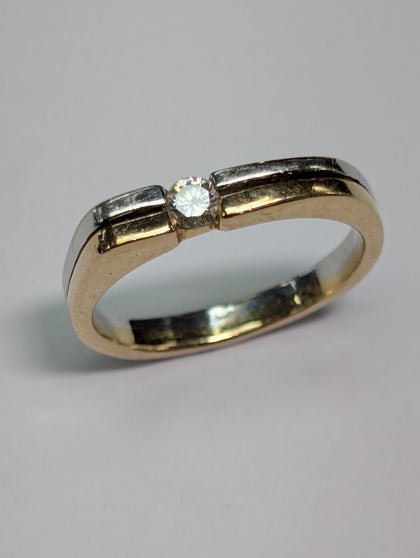 18ct  Duel White/Yellow Gold Off Set Diamond Ring