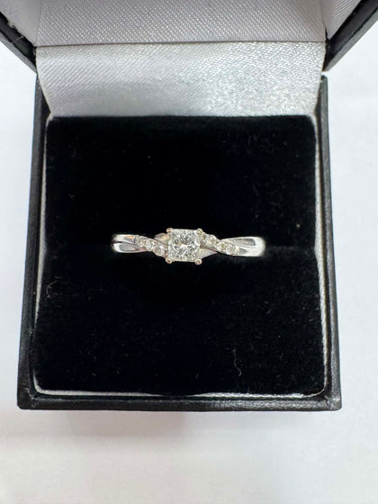 9ct 2.8g White Gold Ring - Size O - **Hallmarked**